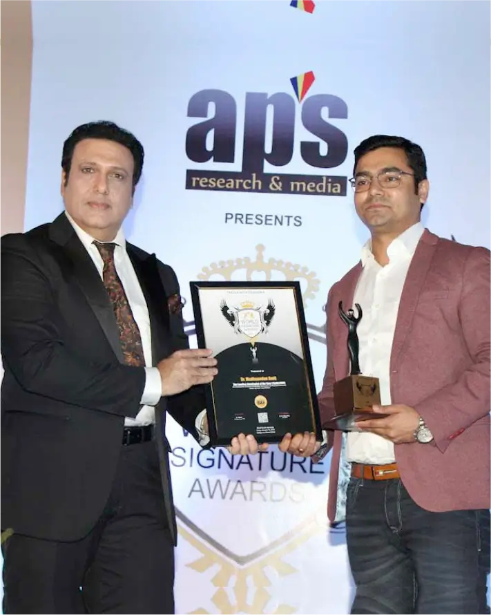 Dr Madhu Sudan- the Best Ayurvedic Sexologist is being awarded by actor govinda